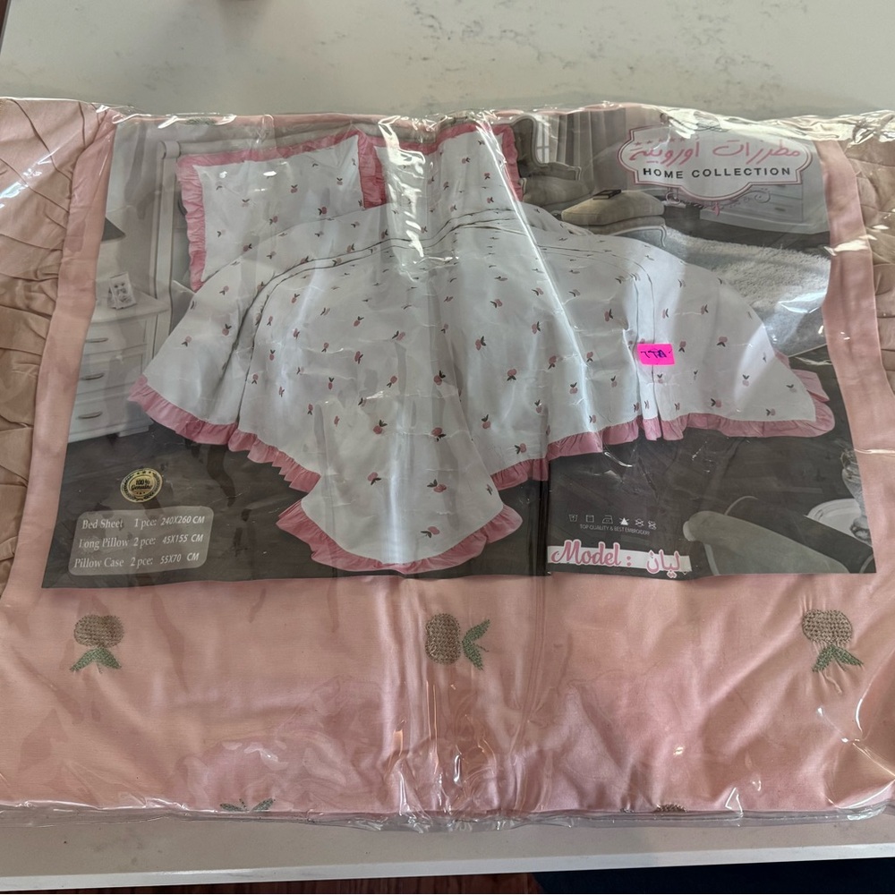 Pink and White Bedding Sheet Set